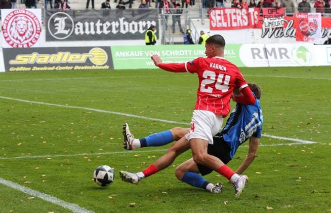 26 10 2025 xmgoodx Offenbach am Main, Sparda Bank Hessen Stadion Stadion Bieberer Berg Regionalliga Saison 2025 2026 Kickers Offenbach OFC SV Eintracht Trier 05 Maurice Wrusch Trier vs Ouassim Karada 24, OFC