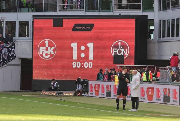 26 10 2025 Soccer Season 2025 2026 2 Soccer Bundesliga 10 Matchday 1 FC Kaiserslautern FCK Lautern Roten Teufel 1 FC Nürnberg FCN Club Sportfoto Zink DaMa xdaxmax DFL regulations prohibit any use of photographs as image sequences and or quasi video only for editorial use Symbolbild Symbol photo Feature Impression Scoreboard with final score 1 1