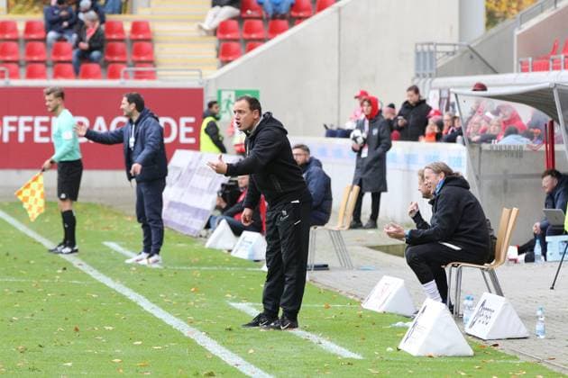 26 10 2025 xmgoodx Offenbach am Main, Sparda Bank Hessen Stadion Stadion Bieberer Berg Regionalliga Season 2025 2026 Kickers Offenbach OFC SV Eintracht Trier 05 Coach Thomas Klasen SV Eintracht Trier 05