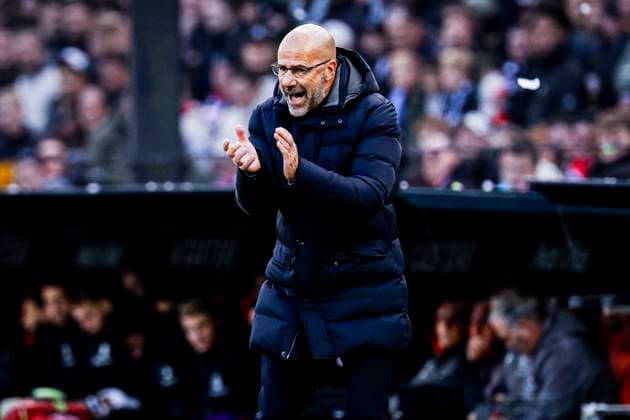 Head Coach Peter Bosz of PSV Eindhoven gestures Feyenoord Rotterdam v PSV Eindhoven, Eredivisie, Feyenoord Rotterdam v PSV Eindhoven, De Kuip, October 26, 2025, Rotterdam, Netherlands.