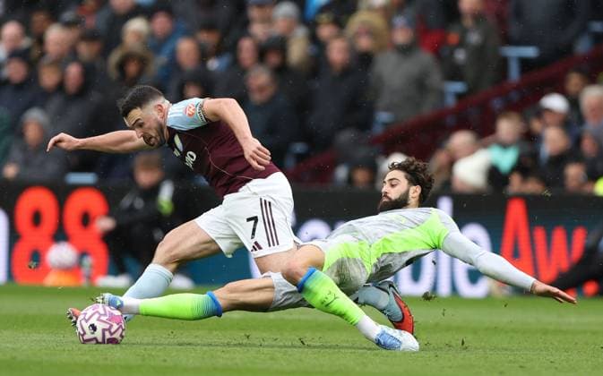 John McGinn of Aston Villa is fouled by Josko Gvardiol of Manchester City Aston Villa v Manchester City, Premier League, Football, Villa Park, Birmingham, UK - 26 Oct 2025Birmingham Villa Park United Kingdom EDITORIAL USE ONLY No use with unauthorised audio, video, data, fixture lists, club league logos or live services. Online in-match use limited to 120 images, no video emulation. No use in betting, games or single club league player publications. Copyright: xKieranxMcManus Shutterstockx 15593465v