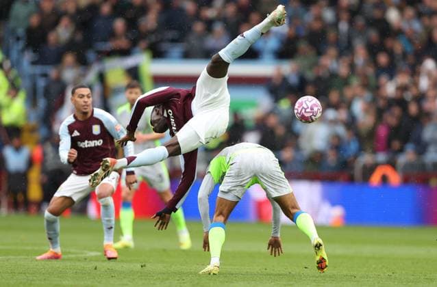 Amadou Onana of Aston Villa is sent flying in a challenge with Tijjani Reijnders of Manchester City Aston Villa v Manchester City, Premier League, Football, Villa Park, Birmingham, UK - 26 Oct 2025Birmingham Villa Park United Kingdom EDITORIAL USE ONLY No use with unauthorised audio, video, data, fixture lists, club league logos or live services. Online in-match use limited to 120 images, no video emulation. No use in betting, games or single club league player publications. Copyright: xKieranxMcManus Shutterstockx 15593465w