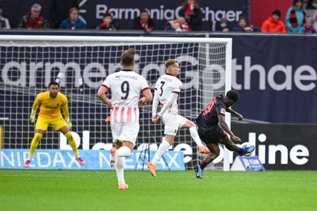 26 10 2025, Soccer, 1 Bundesliga, Matchday 8 Season 2025 2026, Bayer Leverkusen SC Freiburg, Ernest Poku Bayer Leverkusen scores the goal to make it 1 0, xRHR PHOTO TKx Copyright: RHR-FOTOx RHR-FOTO TK