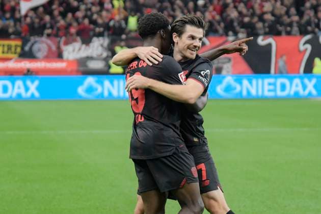 Ernest Poku Leverkusen 19 celebrates after scoring the 1 0 goal with Jonas Hofmann Leverkusen 7 26 10 2025 Soccer Bayer Leverkusen vs SC Freiburg, BayArena, Leverkusen, DFB DFL REGULATIONS PROHIBIT ANY USE OF PHOTOGRAPHS AS IMAGE SEQUENCES AND OR QUASI VIDEO Copyright: xpepphotox xHorstxMauelshagenx pep00321, pep_20251026_hm_178587