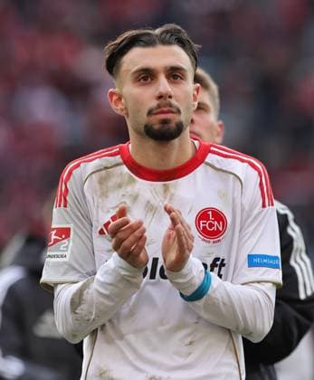 26 10 2025 Soccer Season 2025 2026 2 Soccer Bundesliga 10 Matchday 1 FC Kaiserslautern FCK Lautern Roten Teufel 1 FC Nürnberg FCN Club Sportfoto Zink DaMa xdaxmax DFL regulations prohibit any use of photographs as image sequences and or quasi video only for editorial use Berkay Yilmaz 21, 1 FC Nürnberg FCN applauds clapping hands after end of match Clubfan Clubfans FCN Fans Fans to