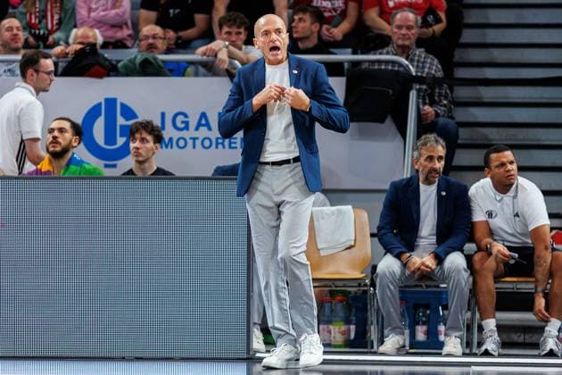Rodrigo Pastore Niners Chemnitz, Coach , single picture, single photo, portrait, portraet, BMA365 Bamberg Baskets vs Niners Chemnitz, Basketball, easyCredit BBL, 5 Matchday, 26 10 2025 BMA365 Bamberg Baskets vs Niners Chemnitz, Basketball, easyCredit BBL, 5 Matchday, 26 10 2025 Bamberg Copyright: xEibner-Pressefoto G.xSantemizx EP_EER