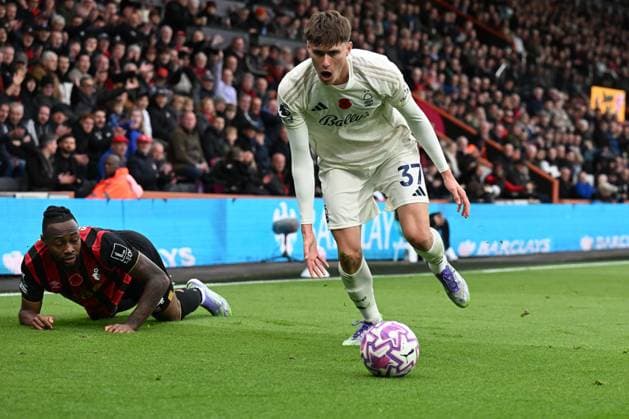 Bournemouth v Nottingham Forest Premier League Nicolo Savona of Nottingham Forest tries to find a way past Antoine Semenyo of Bournemouth during the Premier League match at the Vitality Stadium, Bournemouth UK Newspapers OUT Copyright: xJeremyxLandeyx FIL-22402-0047