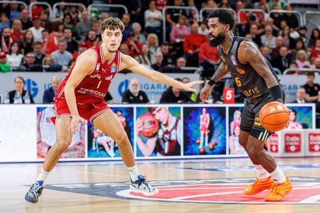 Zachary Ensminger BMA365 Bamberg Baskets, 01 , Corey Davis Niners Chemnitz, 05 , BMA365 Bamberg Baskets vs Niners Chemnitz, Basketball, easyCredit BBL, Matchday 5, 26 10 2025 BMA365 Bamberg Baskets vs Niners Chemnitz, Basketball, easyCredit BBL, Matchday 5, 26 10 2025 Bamberg Copyright: xEibner-Pressefoto G.xSantemizx EP_EER