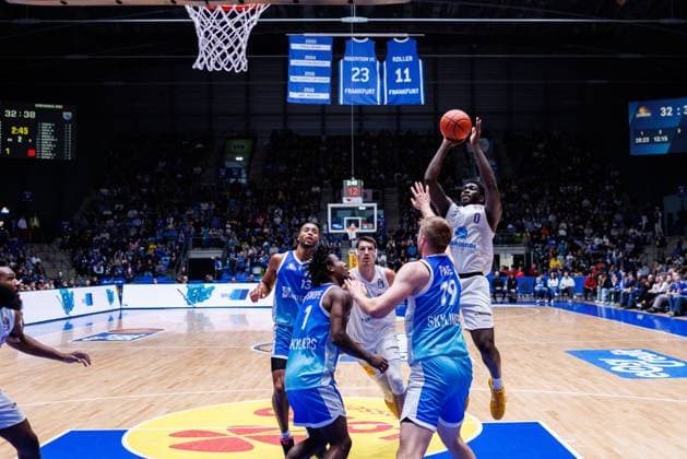 easycredit BBL, Frankfurt Skyliners Syntainics MBC, 26 10 2025 Khyri Thomas SYNTAINICS MBC, 0 with a shot from mid-range Game of the easycredit BBL easycredit BBL, Frankfurt Skyliners Syntainics MBC on Matchday 5 of the 25 26 season at Süwag Energie ARENA on 26 10 2025 Copyright: xBEAUTIFULxSPORTS Hahnex