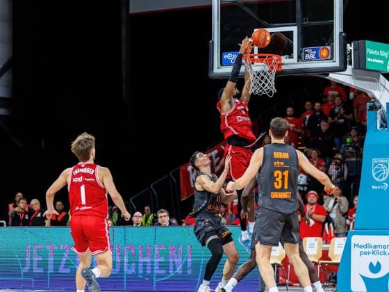 Yordan Minchev Niners Chemnitz, 91 , Robbie Beran Jr Niners Chemnitz, 31 , Ejiofor Onu BMA365 Bamberg Baskets, 35 , BMA365 Bamberg Baskets vs Niners Chemnitz, Basketball, easyCredit BBL, Matchday 5, 26 10 2025 BMA365 Bamberg Baskets vs Niners Chemnitz, Basketball, easyCredit BBL, Matchday 5, 26 10 2025 Bamberg Copyright: xEibner-Pressefoto G.xSantemizx EP_EER