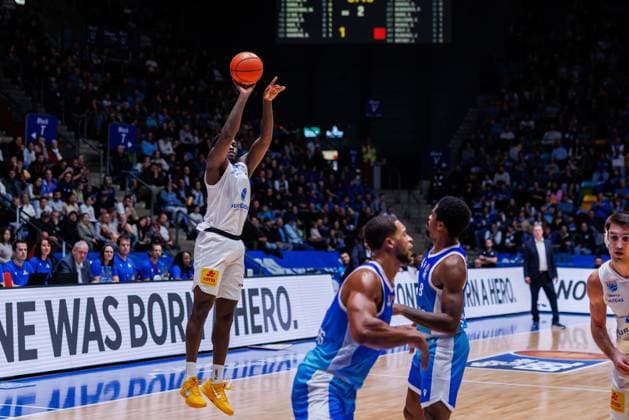 easycredit BBL, Frankfurt Skyliners Syntainics MBC, 26 10 2025 Khyri Thomas SYNTAINICS MBC, 0 with a three-pointer Game of the easycredit BBL easycredit BBL, Frankfurt Skyliners Syntainics MBC on Matchday 5 of the 25 26 season at Süwag Energie ARENA on 26 10 2025 Copyright: xBEAUTIFULxSPORTS Hahnex