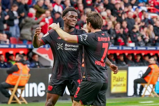 Germany Soccer Bundesliga 2025 26, 8 Matchday Bayer 04 Leverkusen vs SC Freiburg BayArena Leverkusen Goal and goal celebration to 1 0 by Ernest Poku Bayer 04 Leverkusen, 19 Joy, emotions, jubilation with Jonas Hofmann Bayer 04 Leverkusen, 7 Leverkusen North Rhine-Westphalia Germany Copyright: xJOERANxSTEINSIEKx