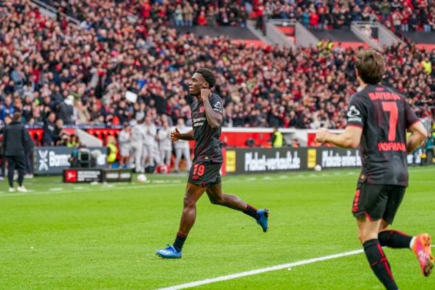 Germany Soccer Bundesliga 2025 26, 8 Matchday Bayer 04 Leverkusen vs SC Freiburg BayArena Leverkusen Goal and goal celebration to 1 0 by Ernest Poku Bayer 04 Leverkusen, 19 Joy, emotions, jubilation with Jonas Hofmann Bayer 04 Leverkusen, 7 Leverkusen North Rhine-Westphalia Germany Copyright: xJOERANxSTEINSIEKx