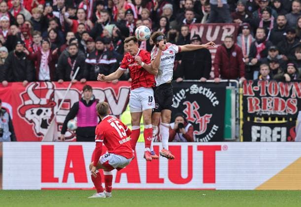 26 10 2025 Soccer Season 2025 2026 2 Soccer Bundesliga 10 Matchday 1 FC Kaiserslautern FCK Lautern Red Devils 1 FC Nuremberg FCN Club Sportfoto Zink DaMa xdaxmax DFL regulations prohibit any use of photographs as image sequences and or quasi video only for editorial use Daniel Hanslik 19, 1 FC Kaiserslautern FCK in header duel with Fabio Gruber 4, 1 FC Nuremberg FCN