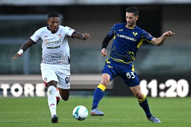 Db Verona 26 10 2025 - campionato di calcio serie A Hellas Verona-Cagliari foto Daniele Buffa Image nella foto: Michael Folorunsho-Roberto Gagliardini 