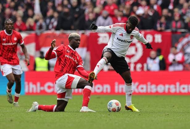 26 10 2025 Soccer Season 2025 2026 2 Soccer Bundesliga 10 Matchday 1 FC Kaiserslautern FCK Lautern Red Devils 1 FC Nuremberg FCN Club Sportfoto Zink DaMa xdaxmax DFL regulations prohibit any use of photographs as image sequences and or quasi video only for editorial use Afeez Aremu 23, 1 FC Kaiserslautern FCK Mickael Mickaël Biron 7, 1 FC Nuremberg FCN