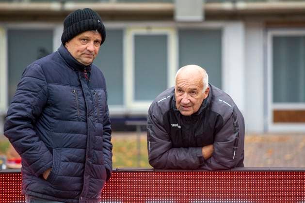 GER, Erfurt, Soccer, Regionalliga Nordost, Matchday 13, FC Rot Weiss Erfurt vs ZFC Meuselwitz in the picture from left Christian Mueller MDR with Franz Gerber Sports Director FC Rot Weiß Erfurt , in conversation after the final whistle, looks thoughtful 26 10 2025, Steigerwaldstadion Erfurt DFB REGULATIONS PROHIBIT ANY USE OF PHOTOGRAPHS AS IMAGE SEQUENCES AND OR QUASI VIDEO, Copyright: HMBxMedia PaulxFritz