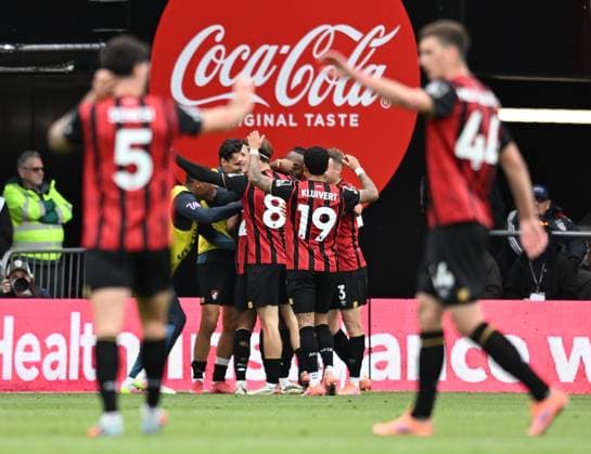 26th October 2025, Bournemouth, Dorset, England; Premier League Football, AFC Bournemouth versus Nottingham Forest; Eli Junior Kroupi of Bournemouth celebrates with their team after scoring in 43rd minute for 2-0  SimonxWest