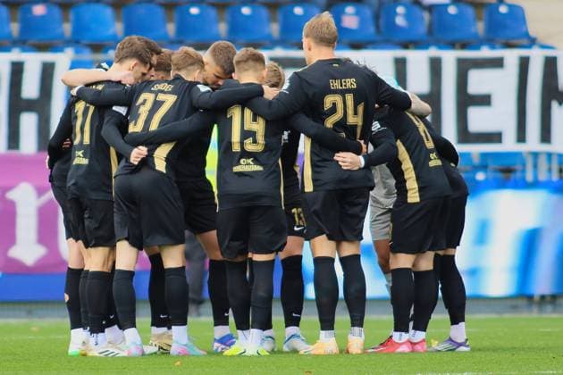 The players of FC Erzgebirge Aue form a team circle to close ranks GER, TSG 1899 Hoffenheim II vs FC Erzgebirge Aue, Football, 3 Liga, Matchday 12, Season 2025 2026, 26 10 2025 DFL DFB REGULATIONS PROHIBIT ANY USE OF PHOTOGRAPHS as IMAGE SEQUENCES and or QUASI VIDEO GER,TSG 1899 Hoffenheim II v FC Erzgebirge Aue, Football, 3 Liga, Matchday 12, Season 2025 2026, 26 10 2025 Hoffenheim Copyright: xEibner-Pressefoto JoergxHirschx EP_JHH