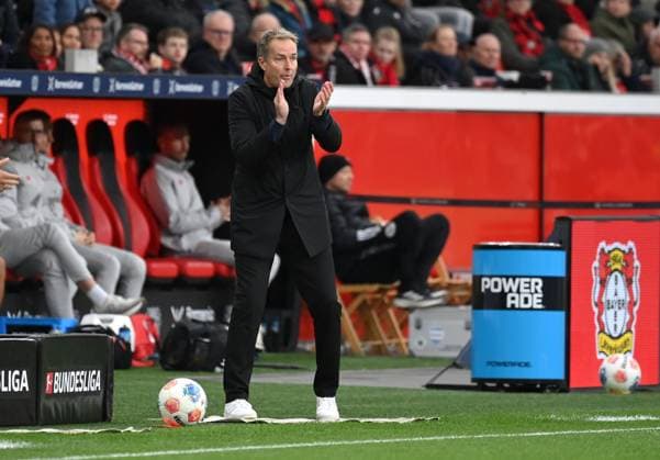 Coach Kasper Hjulmand Bayer 04 Leverkusen 26 10 2025, Soccer 1 Bundesliga, Season 2025 2026, 8 Matchday, Bayer 04 Leverkusen SC Freiburg DFL regulations prohibit any use of photographs as image sequences and or quasi video Leverkusen BayArena Nordrhein Westfalen Germany Team2