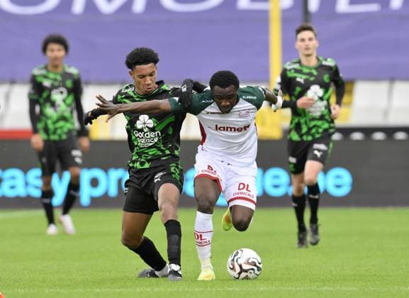 Cercle s Edan Diop and Essevee s Joseph Opoku fight for the ball during a soccer match between Cercle Brugge and Zulte Waregem, Sunday 26 October 2025 in Brugge, on day 12 of the 2025-2026 Jupiler Pro League first division of the Belgian championship. JOHNxTHYS  x138015867x