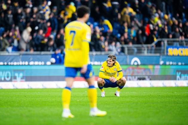 26 10 2025 Soccer, 2025 2026, 2 Bundesliga, 10 Matchday, Eintracht Braunschweig Hannover 96 L R Fabio Kaufmann Braunschweig , Levente Szabo Braunschweig DFL REGULATIONS PROHIBIT ANY USE OF PHOTOGRAPHS AS IMAGE SEQUENCES AND OR QUASI VIDEO