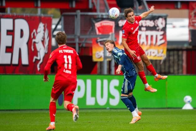 ENSCHEDE , 26 10-2025 , Stadium Grolsch Veste , season 2025 2026 , Dutch Eredivisie football , match between FC Twente and Ajax , picture shows Ajax player Mika Godts FC Twente player Bart van Rooij Twente - Ajax  x31700106x Copyright: