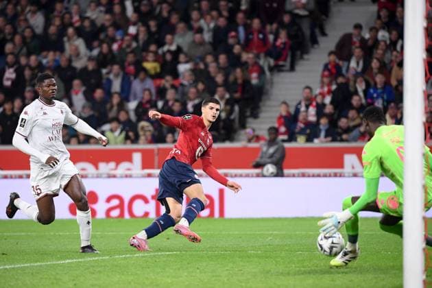 LOSC Lille v FC Metz - Ligue 1 McDonald s 2025 2026 15 Terry YEGBE (fcm) - 07 Matias Fernandez PARDO (losc) during the Ligue 1 McDonald s match between Lille and Metz at Stade Pierre Mauroy on October 26, 2025 in Lille, France. Lille France  Copyright: xFEPx 776348170