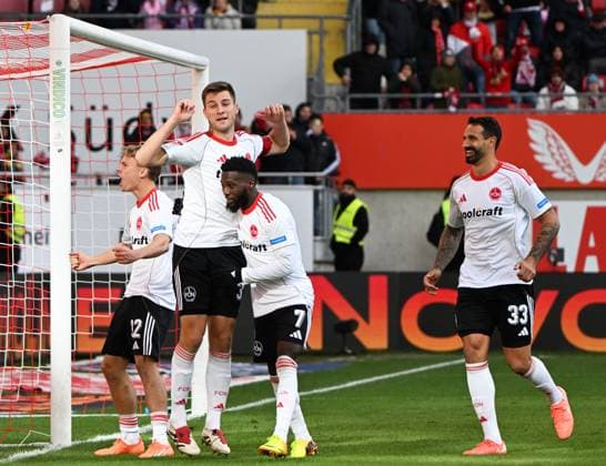 Soccer 2 Bundesliga Season 2025 26 1 FC Kaiserslautern 26 10 2025 Fritz Walter Stadion 1 FC Kaiserslautern fck 1 FC Nürnberg fcn 1 1 Robin KNOCHE 1 FC Nürnberg , mi, scored the 1 1 1 FC Kaiserslautern by 11 meters