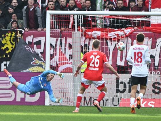 Soccer 2 Bundesliga Season 2025 26 1 FC Kaiserslautern 26 10 2025 Fritz Walter Stadion 1 FC Kaiserslautern fck 1 FC Nürnberg fcn 1 1 Goalkeeper Jan REICHERT 1 FC Nürnberg , li 1 FC Kaiserslautern