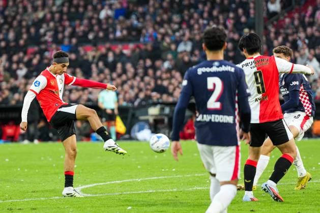 Eredivisie: Feyenoord Rotterdam v PSV Eindhoven Rotterdam - Oussama Targhalline of Feyenoord during the tenth competition round of the 2025 2026 Eredivisie season. The match is set between Feyenoord Rotterdam and PSV Eindhoven at Stadion Feijenoord De Kuip on 26 October 2025 in Rotterdam, The Netherlands. Copyright: xYannickxVerhoevenx