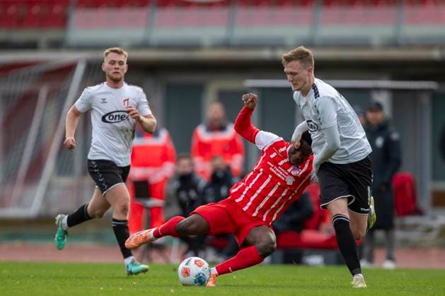 GER, Erfurt, Soccer, Regionalliga Nordost, Matchday 13, FC Rot Weiss Erfurt vs ZFC Meuselwitz pictured from l Benjika Caciel FC Rot Weiß Erfurt 08 , duel 26 10 2025, Steigerwaldstadion Erfurt DFB REGULATIONS PROHIBIT ANY USE OF PHOTOGRAPHS AS IMAGE SEQUENCES AND OR QUASI VIDEO, Copyright: HMBxMedia PaulxFritz