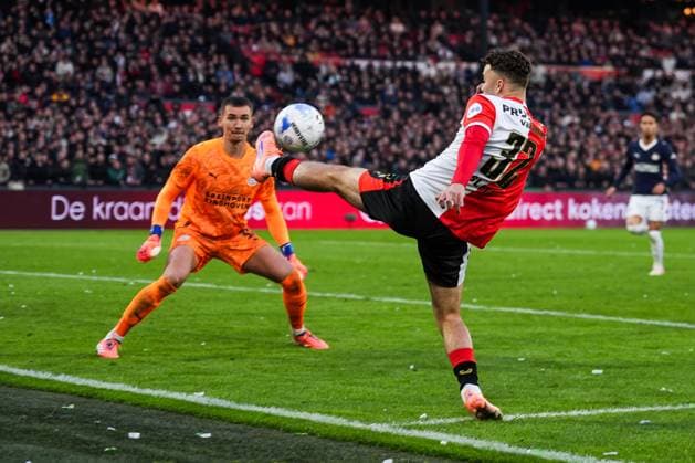 Eredivisie: Feyenoord Rotterdam v PSV Eindhoven Rotterdam - Aymen Sliti of Feyenoord during the tenth competition round of the 2025 2026 Eredivisie season. The match is set between Feyenoord Rotterdam and PSV Eindhoven at Stadion Feijenoord De Kuip on 26 October 2025 in Rotterdam, The Netherlands. Copyright: xBastiaanxPoutsmax