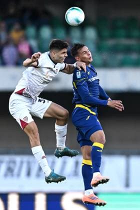 Db Verona 26 10 2025 - campionato di calcio serie A Hellas Verona-Cagliari foto Daniele Buffa Image nella foto: Adam Obert-Giovane Santana 