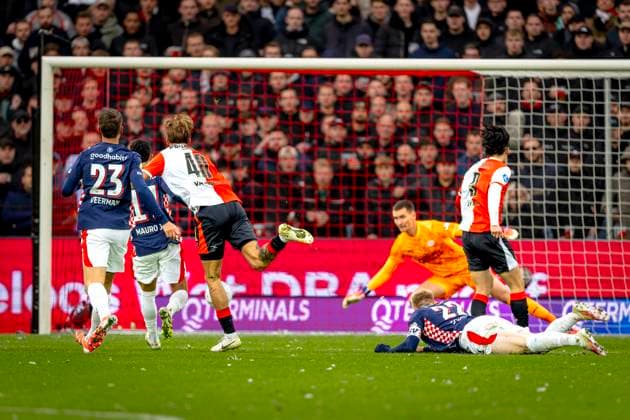 SC Feyenoord Rotterdam midfielder Luciano Valente scores the 1-1 during the match SC Feyenoord Rotterdam vs PSV Eindhoven at the Stadium de Kuip for the Dutch Vriendenloterij Eredivisie season 2025-2026 in ROTTERDAM, Netherlands on 26 oktober 2025, (photo by Marcel van Dorst EYE4images DeFodi Images) SC Feyenoord Rotterdam midfielder Luciano Valente scores the 1 1 during the match SC Feyenoord Rotterdam vs PSV Eindhoven at the Stadium de Kuip for the Dutch Vriendenloterij Eredivisie season 2025 2026 in ROTTERDAM, Netherlands on 26 oktober 2025, photo by Marcel van Dorst EYE4images DeFodi Images