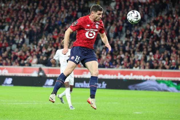 FOOTBALL : LOSC Lille vs Metz - Ligue 1 J9 - 26 10 2025 Romain PERRAUD (LOSC Lille) lors du match LOSC Lille vs Metz, Ligue 1 J9, Decathlon Arena stade Pierre Mauroy, le 26 octobre 2025 - photo Laurent Sanson PsnewZ  Copyright: xLaurentxSANSONx xPsnewZx