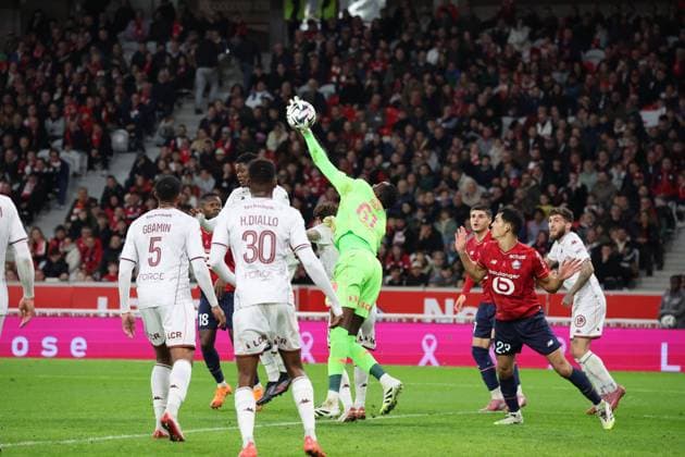 FOOTBALL : LOSC Lille vs Metz - Ligue 1 J9 - 26 10 2025 Pape SY (Metz) lors du match LOSC Lille vs Metz, Ligue 1 J9, Decathlon Arena stade Pierre Mauroy, le 26 octobre 2025 - photo Laurent Sanson PsnewZ  Copyright: xLaurentxSANSONx xPsnewZx