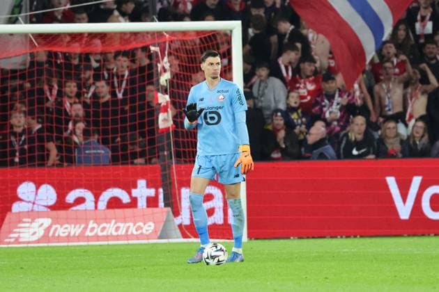 FOOTBALL : LOSC Lille vs Metz - Ligue 1 J9 - 26 10 2025 Berke ÖZER (LOSC Lille) lors du match LOSC Lille vs Metz, Ligue 1 J9, Decathlon Arena stade Pierre Mauroy, le 26 octobre 2025 - photo Laurent Sanson PsnewZ  Copyright: xLaurentxSANSONx xPsnewZx