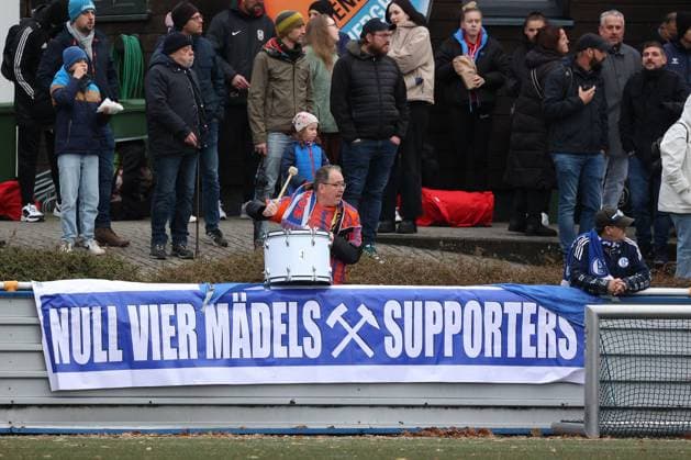 Fan of FC Schalke 04 Sunday 26 10 2025, Womens Westfalenliga Season 25 26 10 Matchday in Freudenberg, SV Fortuna Freudenberg FC Schalke 04