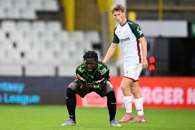 Cercle Brugge v SV Zulte Waregem - Jupiler Pro League BRUGGE, BELGIUM - OCTOBER 26 : Kakou Emmanuel defender of Cercle Brugge looks dejected after missing an opportunity during the Jupiler Pro League match between Cercle Brugge and SV Zulte Waregem on October 26, 2025 in Brugge, Belgium, 26 10 2025 Brugge Belgium  Copyright: xJanxDexMeuleneirx