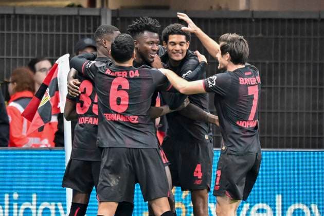 Edmond Tapsoba Leverkusen 12 celebrates with the team after scoring the 2-0 goal 26 10 2025 Soccer Bayer Leverkusen vs SC Freiburg, BayArena, Leverkusen, DFB DFL REGULATIONS PROHIBIT ANY USE OF PHOTOGRAPHS AS IMAGE SEQUENCES AND OR QUASI VIDEO Copyright: xpepphotox xHorstxMauelshagenx pep00321, pep_20251026_hm_179266