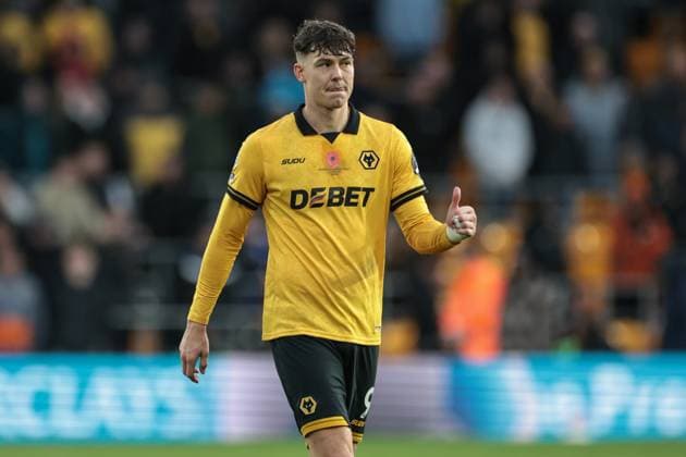 Premier League Wolverhampton Wanderers v Burnley Jorgen Strand Larsen of Wolverhampton Wanderers with his thumbs up during the Premier League match Wolverhampton Wanderers vs Burnley at Molineux, Wolverhampton, United Kingdom, 26th October 2025 (Photo by Mark Cosgrove News Images) Wolverhampton Molineux West Midlands United Kingdom Copyright: xMarkxCosgrove NewsxImagesx