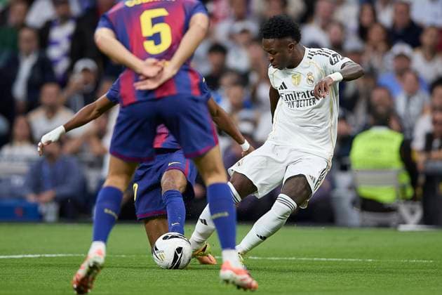 Vinicius Jr (Real Madrid CF) and Lamine Yamal FC Barcelona, Barca battle for the ball during the LaLiga EA Sports match between Real Madrid v FC Barcelona at Santiago BernabÃ u on October 26, 2025 in Madrid, Spain. (Photo by Manu Reino DeFodi Images) Vinicius Jr Real Madrid CF and Lamine Yamal FC Barcelona battle for the ball during the LaLiga EA Sports match between Real Madrid v FC Barcelona at Santiago BernabÃ u on October 26, 2025 in Madrid, Spain Photo by Manu Reino DeFodi Images