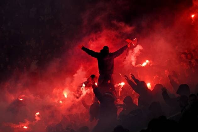 ALKMAAR - Fireworks at AZ supporters during the Dutch Eredivisie match between AZ Alkmaar and FC Utrecht at the AFAS Stadium on October 23, 2025, in Alkmaar, Netherlands. ANP OLAF KRAAK Eredivisie 2025-2026 xVIxANPxSportx xxANPxIVx 540370646 originalFilename: 540370646.jpg