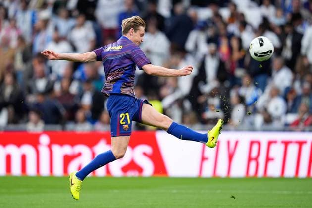 October 26, 2025, Madrid, Madrid, Spain: Frenkie de Jong of FC Barcelona, Barca warms up during the Spanish League, LaLiga EA Sports, football match played between Real Madrid C.F. and FC Barcelona at Santiago Bernabeu stadium on October 26, 2025, in Madrid, Spain. Madrid Spain - ZUMAa181 20251026_zaa_a181_047 Copyright: xDennisxAgyemanx