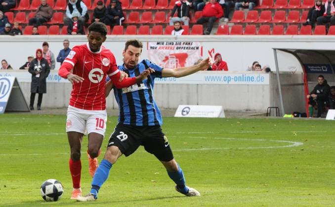 26 10 2025 xmgoodx Offenbach am Main, Sparda Bank Hessen Stadion Stadion Bieberer Berg Regionalliga Saison 2025 2026 Kickers Offenbach OFC SV Eintracht Trier 05 Boubacar Barry 10, OFC vs Christopher Spang Trier