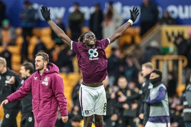 Premier League Wolverhampton Wanderers v Burnley Lesley Ugochukwu of Burnley celebrates the win during the Premier League match Wolverhampton Wanderers vs Burnley at Molineux, Wolverhampton, United Kingdom, 26th October 2025 (Photo by Mark Cosgrove News Images) Wolverhampton Molineux West Midlands United Kingdom Copyright: xMarkxCosgrove NewsxImagesx