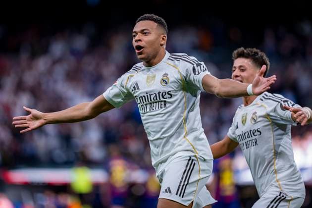 Real Madrid CF vs Barcelona FC - LaLiga EA Sports Kylian Mbappe of Real Madrid celebrates his goal during the LaLiga EA Sports football match between Real Madrid CF and FC Barcelona, Barca at Estadio Santiago Bernabeu on October 26, 2025 in Madrid, Spain. Madrid Estadio Santiago Bernabeu Madrid Spain Copyright: xAlbertoxGardinx AGardin_20251026_Foot_Liga_ReaMad_Bar_0351