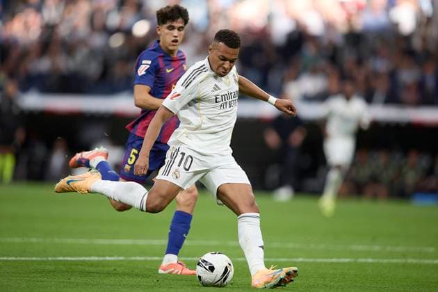 Kylian Mbappe (Real Madrid CF) controls the ball during the LaLiga EA Sports match between Real Madrid v FC Barcelona, Barca at Santiago BernabÃ u on October 26, 2025 in Madrid, Spain. (Photo by Manu Reino DeFodi Images) Kylian Mbappe Real Madrid CF controls the ball during the LaLiga EA Sports match between Real Madrid v FC Barcelona at Santiago BernabÃ u on October 26, 2025 in Madrid, Spain Photo by Manu Reino DeFodi Images