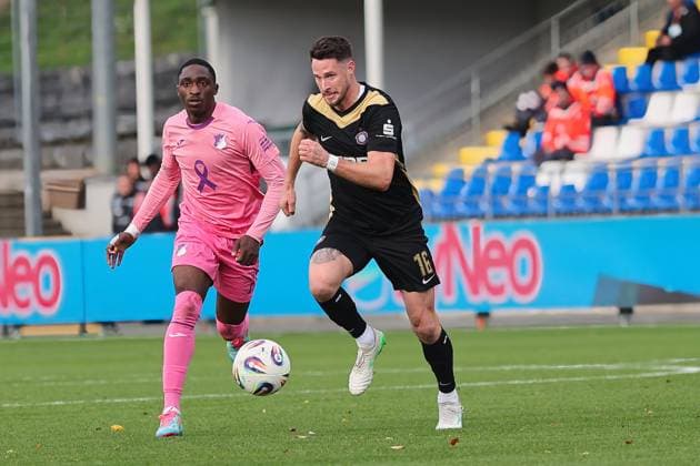 v li in duel, David Mokwa Ntusu TSG Hoffenheim II, 13 , Ryan Malone FC Erzgebirge Aue, 16 GER, TSG 1899 Hoffenheim II vs FC Erzgebirge Aue, Football, 3 Liga, Matchday 12, Season 2025 2026, 26 10 2025 DFL DFB REGULATIONS PROHIBIT ANY USE OF PHOTOGRAPHS as IMAGE SEQUENCES and or QUASI VIDEO GER,TSG 1899 Hoffenheim II vs FC Erzgebirge Aue, Football, 3 Liga, Matchday 12, Season 2025 2026, 26 10 2025 Hoffenheim Copyright: xEibner-Pressefoto JoergxHirschx EP_JHH